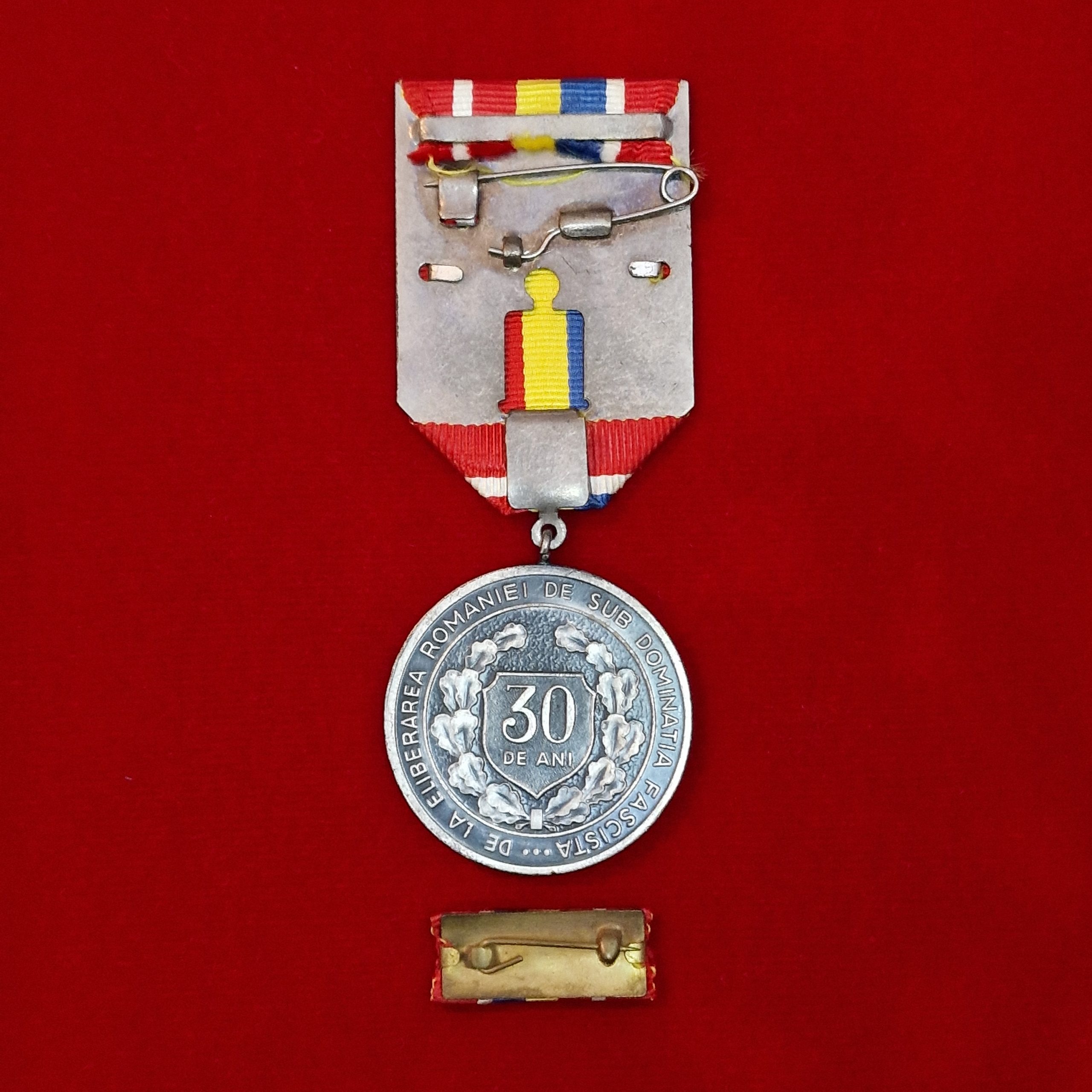 Medalia 30 de ani de la eliberarea României de sub dominația fascistă - imagine 2